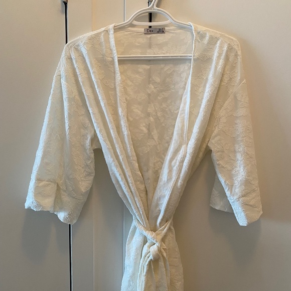 DEX WHITE LACE/FLORAL CARDIGAN WITH REMOVABLE BELT - Picture 3 of 9